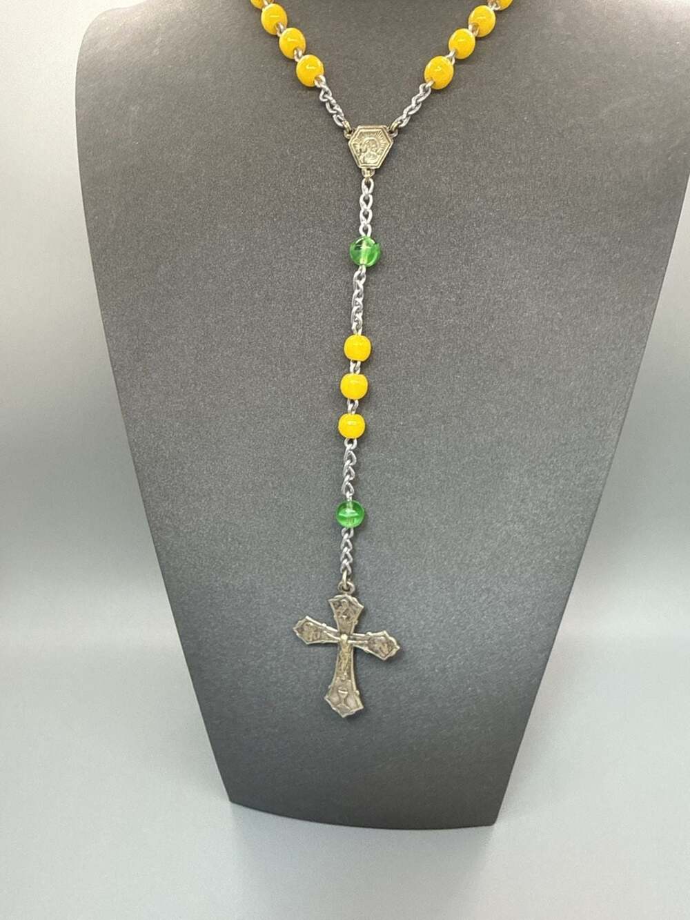 Vtg Italian Rosary Silver Tone Crucifix Yellow & Green Beads Italy Catholic - Picture 7 of 16